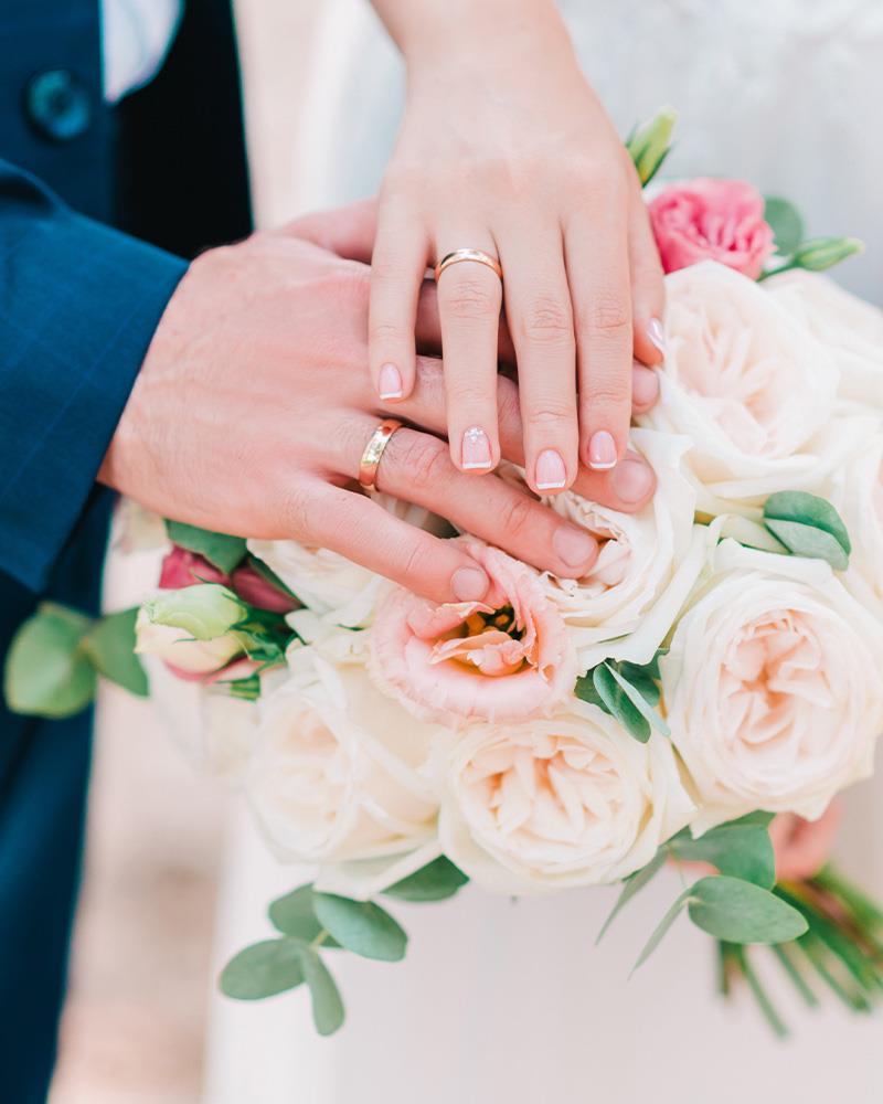 couple hand with rings